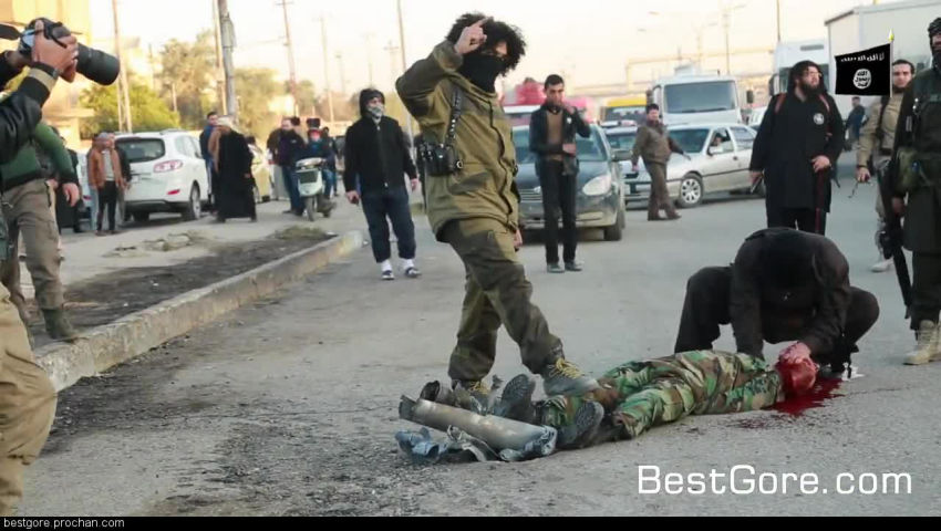 The first peshmerga soldier beheaded by ISIS - BestGore.Fun 